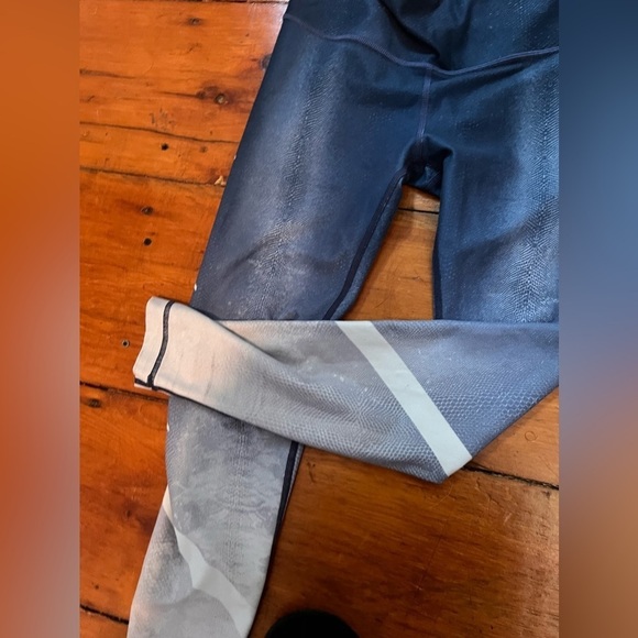 With by Equinox blue silver snakeskin texture leggings women’s size small ankle - Picture 3 of 5